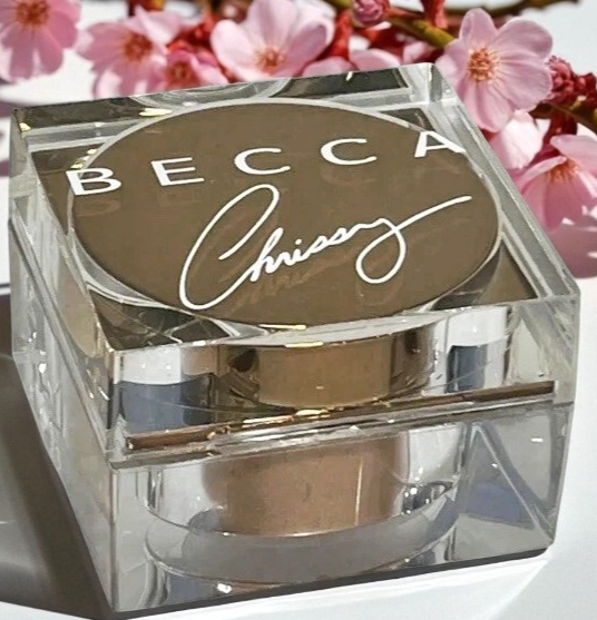 BECCA Chrissy Confectionary Glow Powder  CINNAMON SUGAR Highlighter .14 oz New