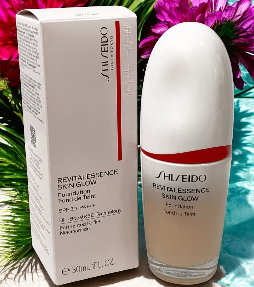 Shiseido Revitalessence Skin Glow Foundation SPF 30