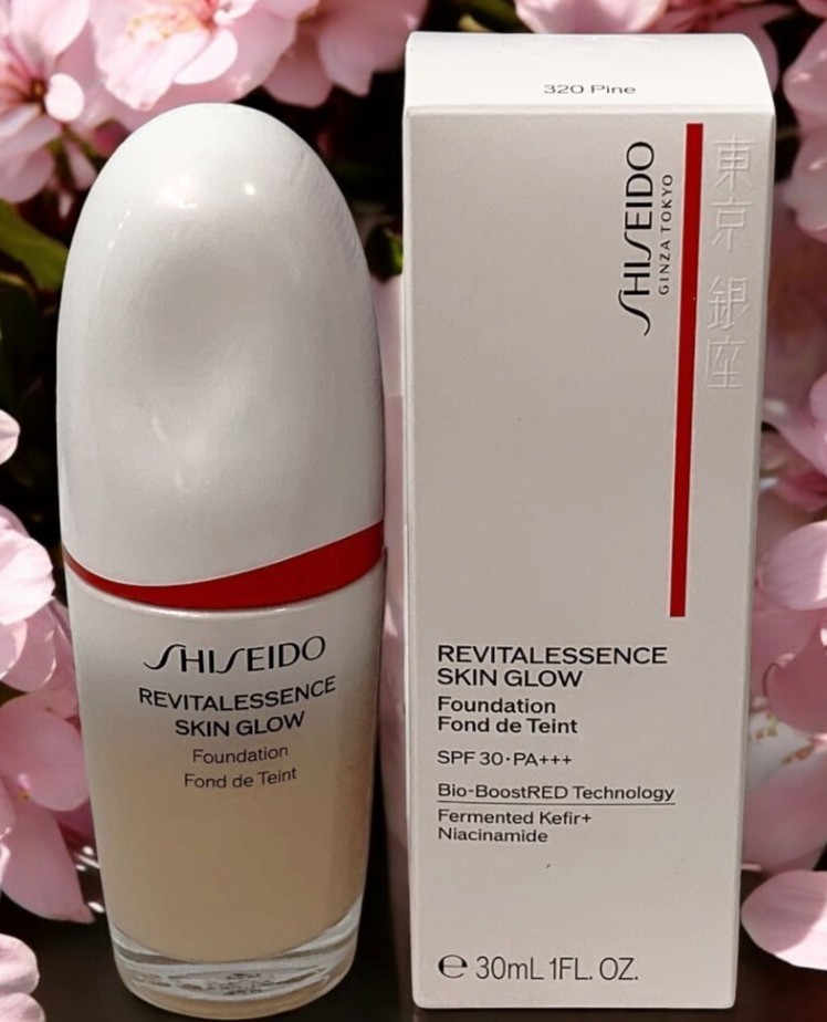 Shiseido Revitalessence Skin Glow Foundation SPF 30