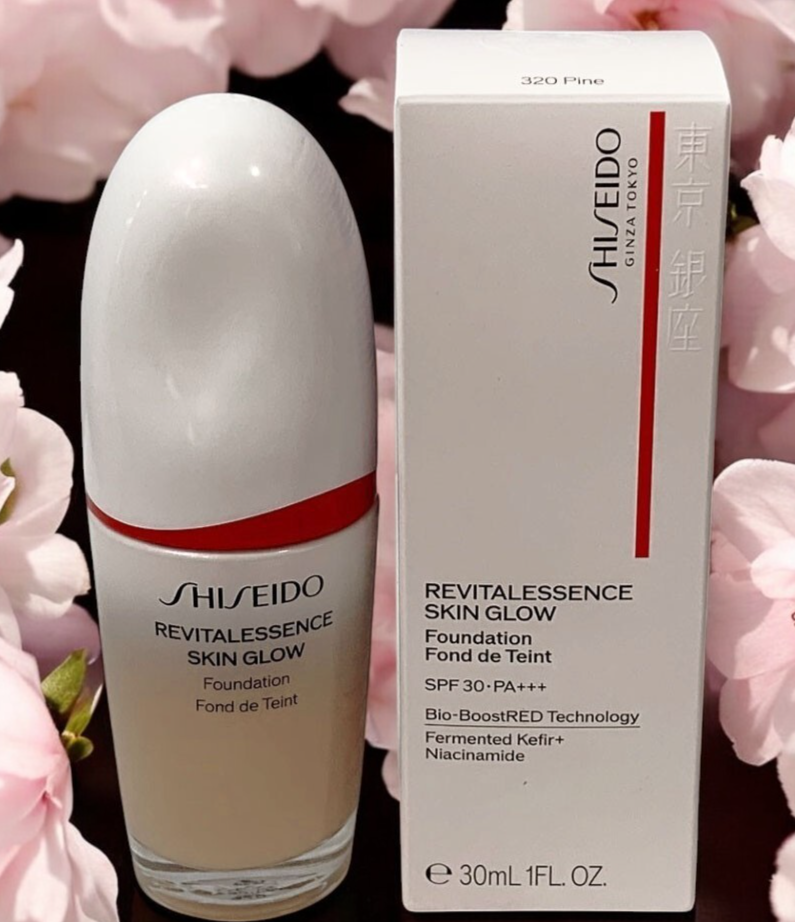 Shiseido Revitalessence Skin Glow Foundation SPF 30 