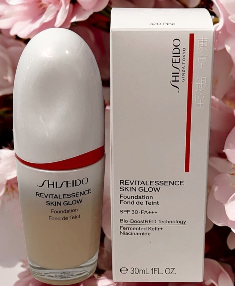 Shiseido Revitalessence Skin Glow Foundation SPF 30 